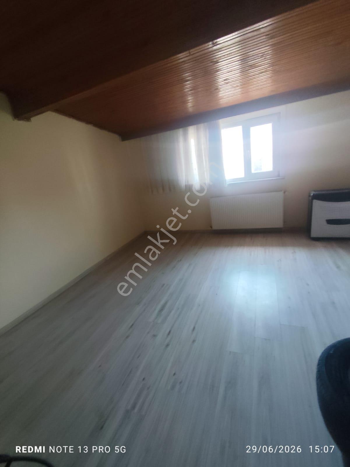 Aileler İçin İdeal! Geniş Ve Ferah Kiralık 2+1 Çatı Katı Daire - Görsel 3