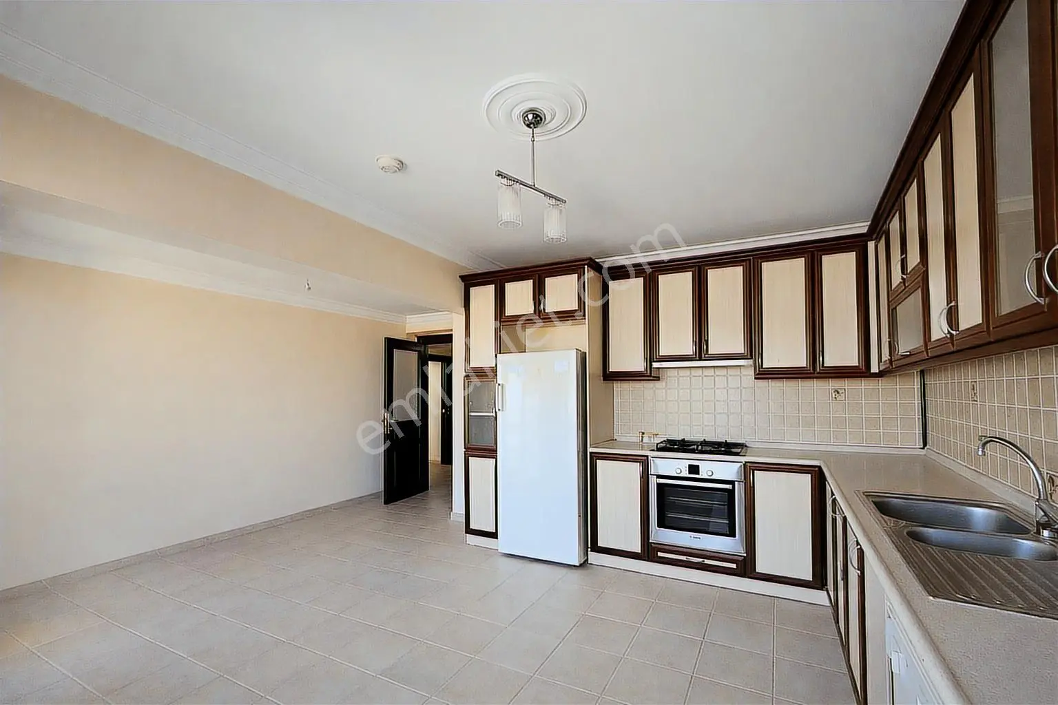 Mürsel Uluçta Cadde Üstü, Şehir Manzaralı Satılık 5+1 Daire - Görsel 2