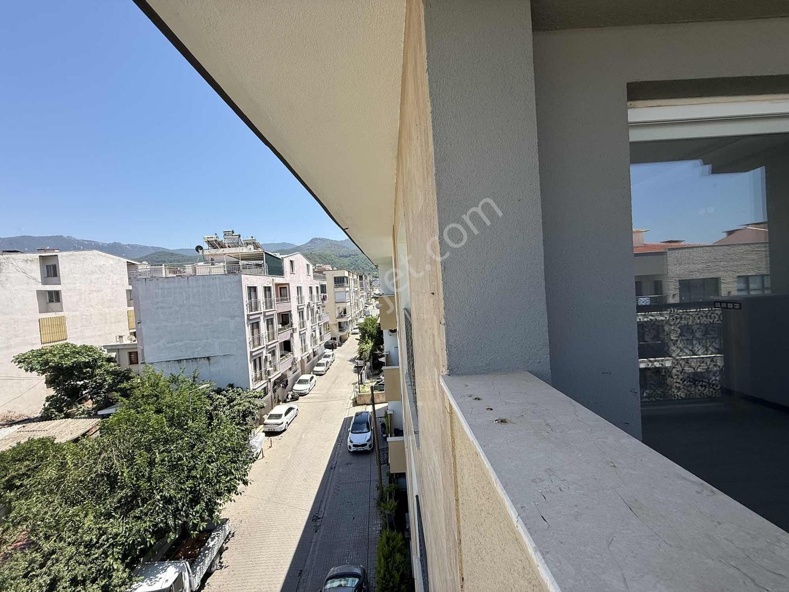 Kuşadası Davutlarda Satılık Köşe Başı 2+1 Daire - Görsel 8