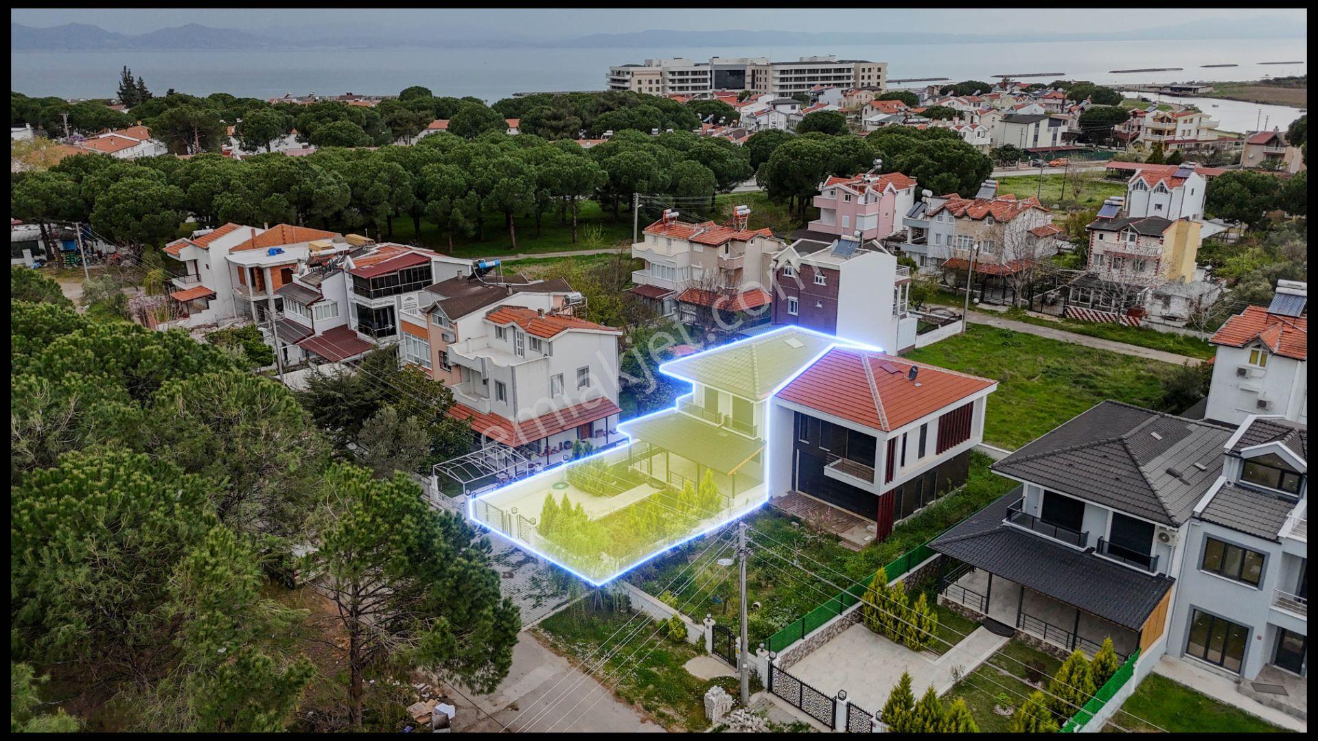 No:10 Gayrimenkul’den Akvaryum Koyu’na 400 Metre 255 M² Arsa İçinde 3+1 Dubleks Villa