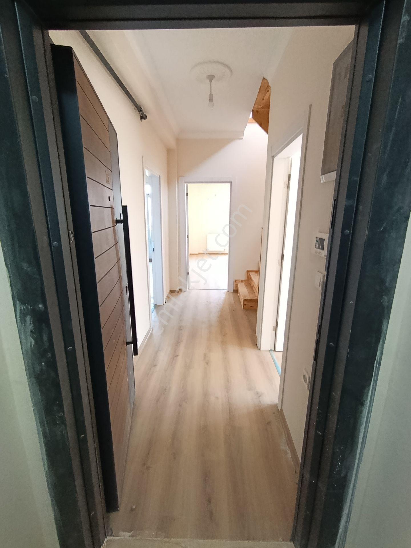 Arnavutköy Nenehatunda Sitede Satılık 3+1 Çatı Kat Dubleks Daire