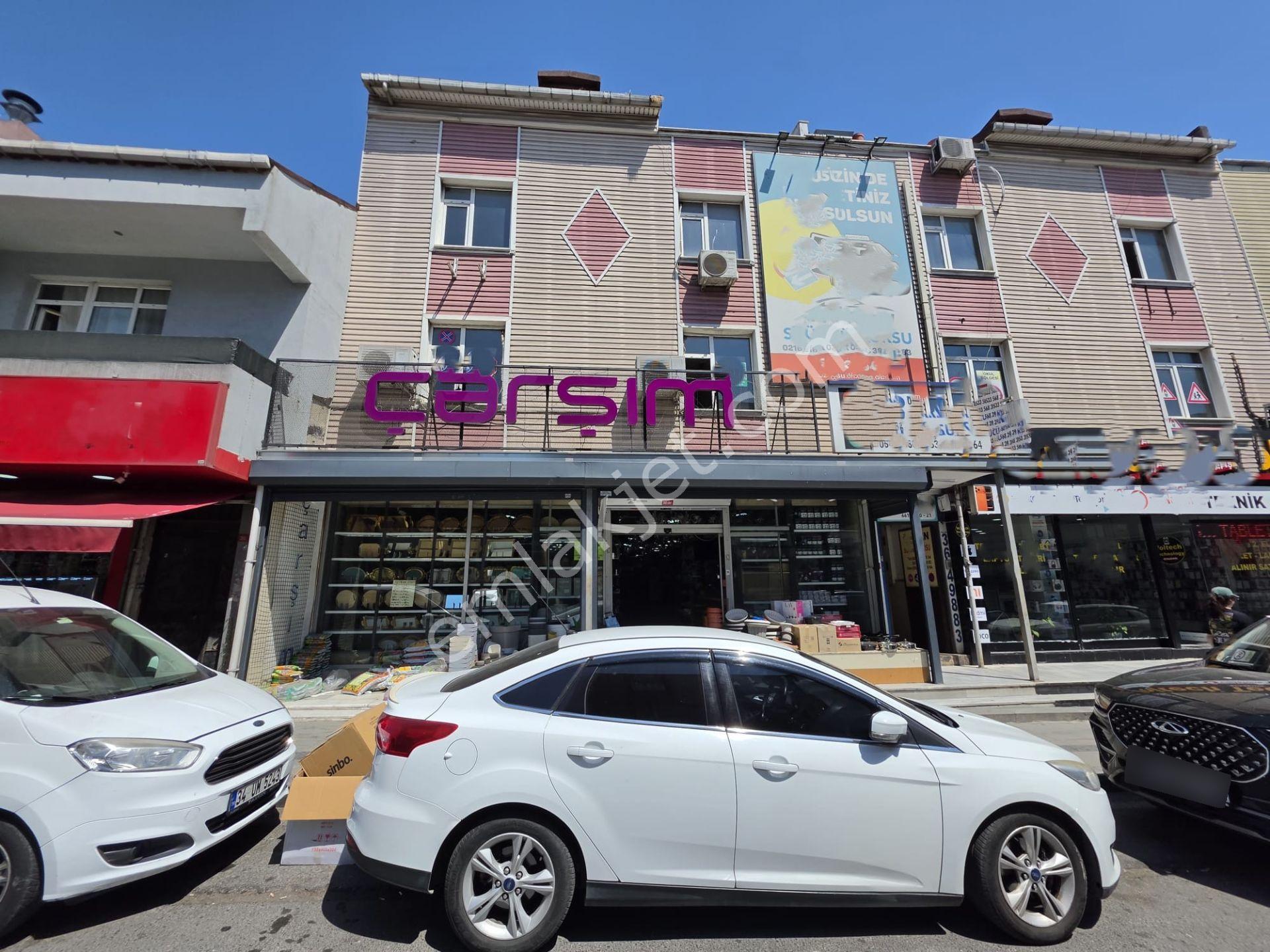 Ataşehir Kayışdağı Akyazı Caddesi'nde Kat Mülkiyetli 950 M² Geniş Ticari Dükkan