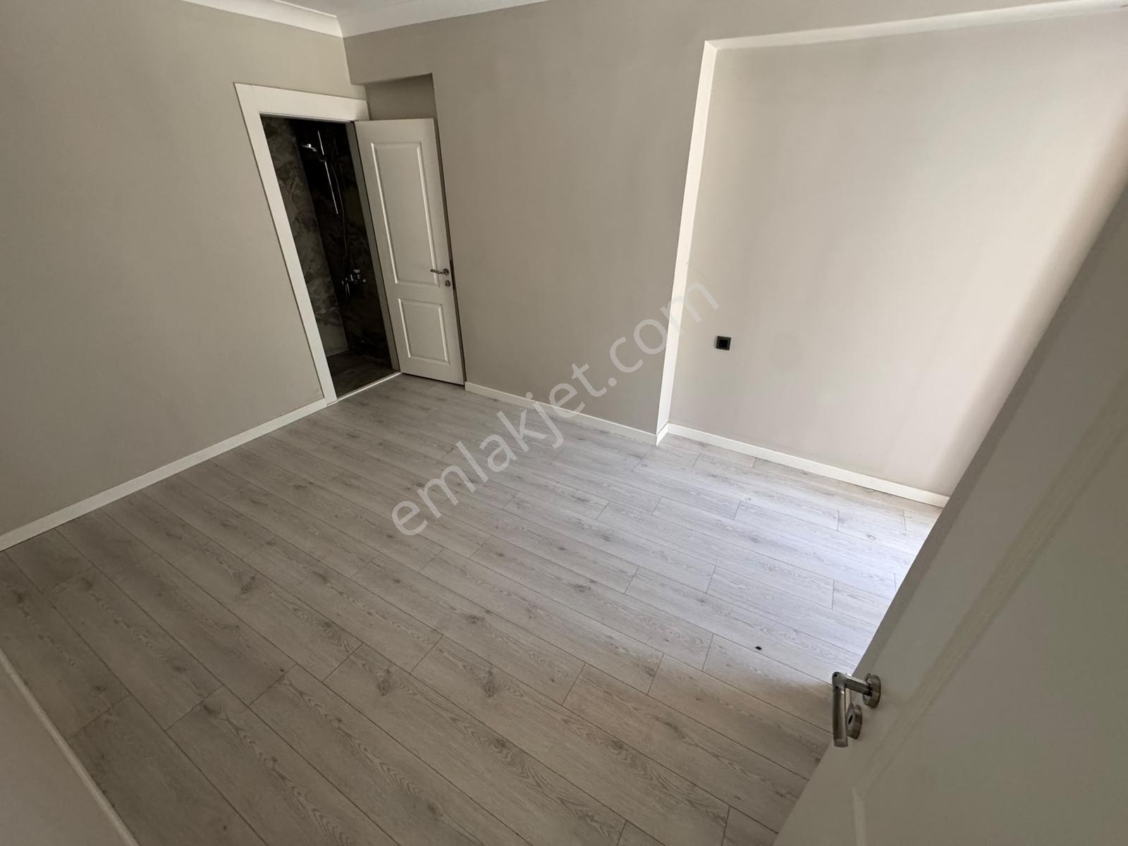 Selçuklu Caddesinde Asansörlü 2+1 70m2 Lüx Yapılı A.mutfaklı - Görsel 13