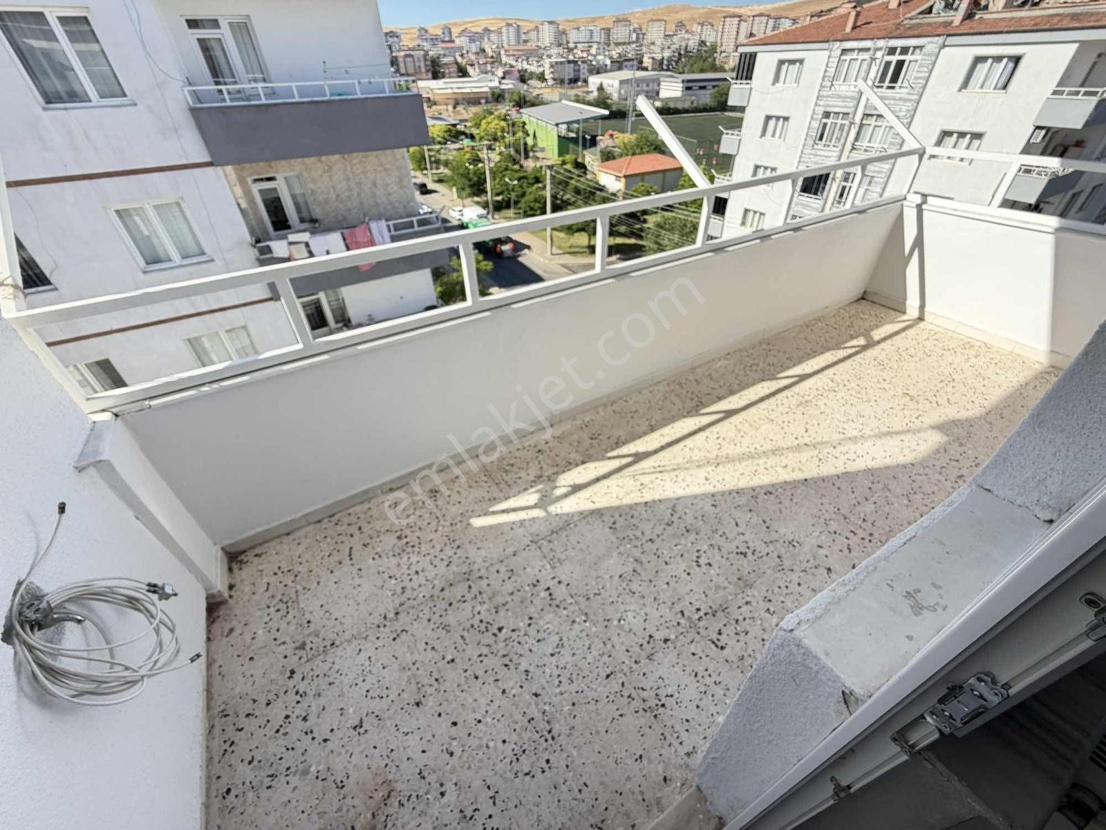Yol Cepheli Kiralık 3+1 - Görsel 14