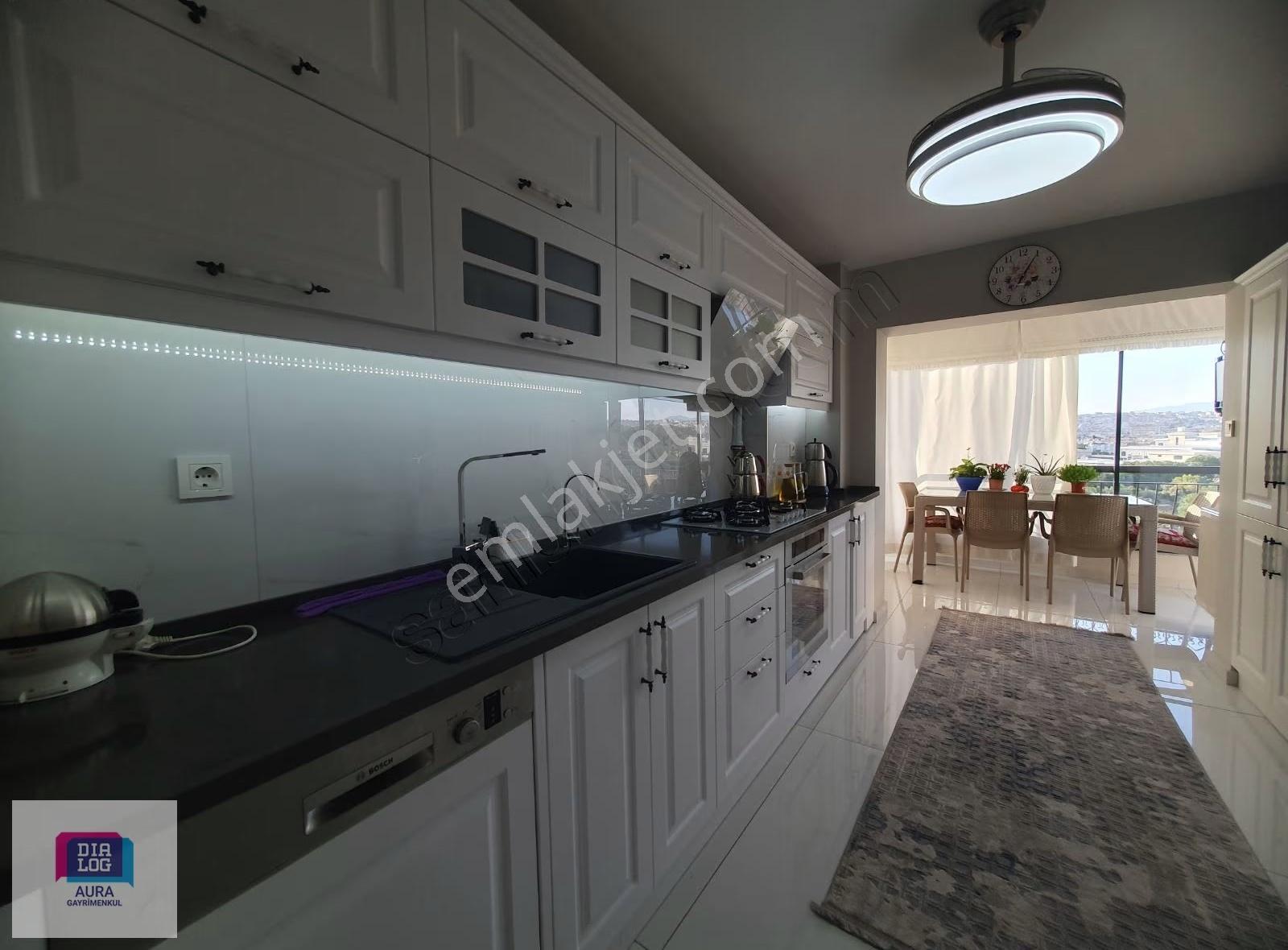 Buca Yenigün'de Eşsiz Manzaralı 3+1 135 M² Satılık Daire - Görsel 3