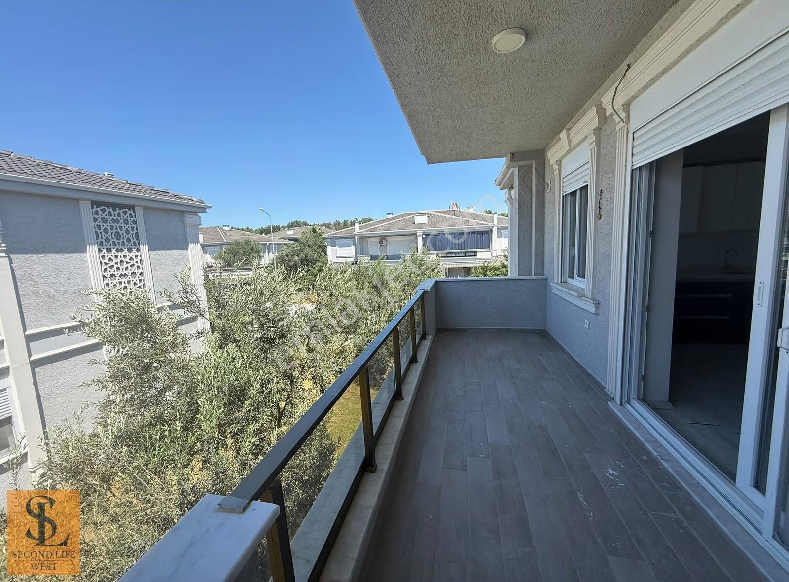 Ayvalık Küçükköyde Havuzlu Butik Sitede Üst Kat 2+1 Daire - Görsel 13