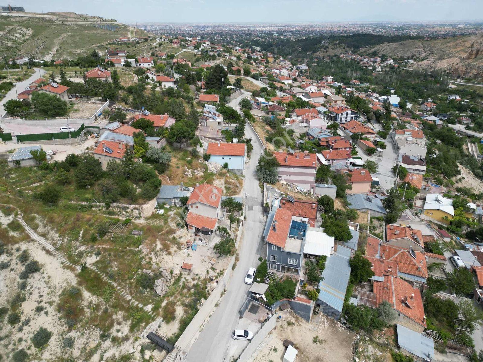 Meram Derecamikebirde Kiracılı 834 M² Bahçeli Evli Satılık Arsa