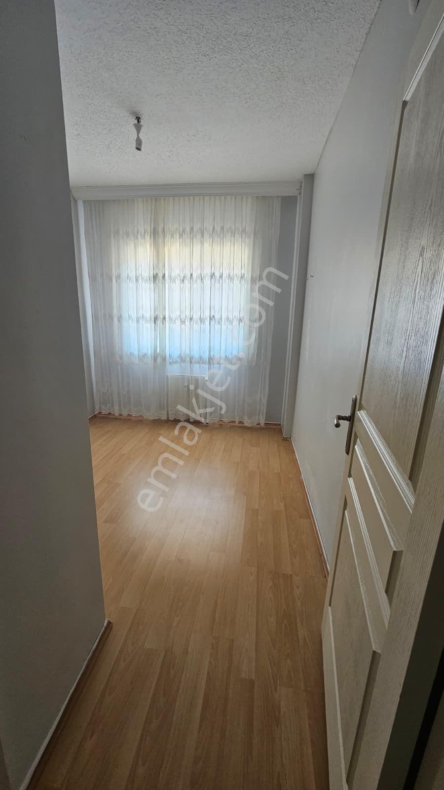 Yalova Merkez Tokide Eşaylı Kiralık 2+1 - Görsel 10