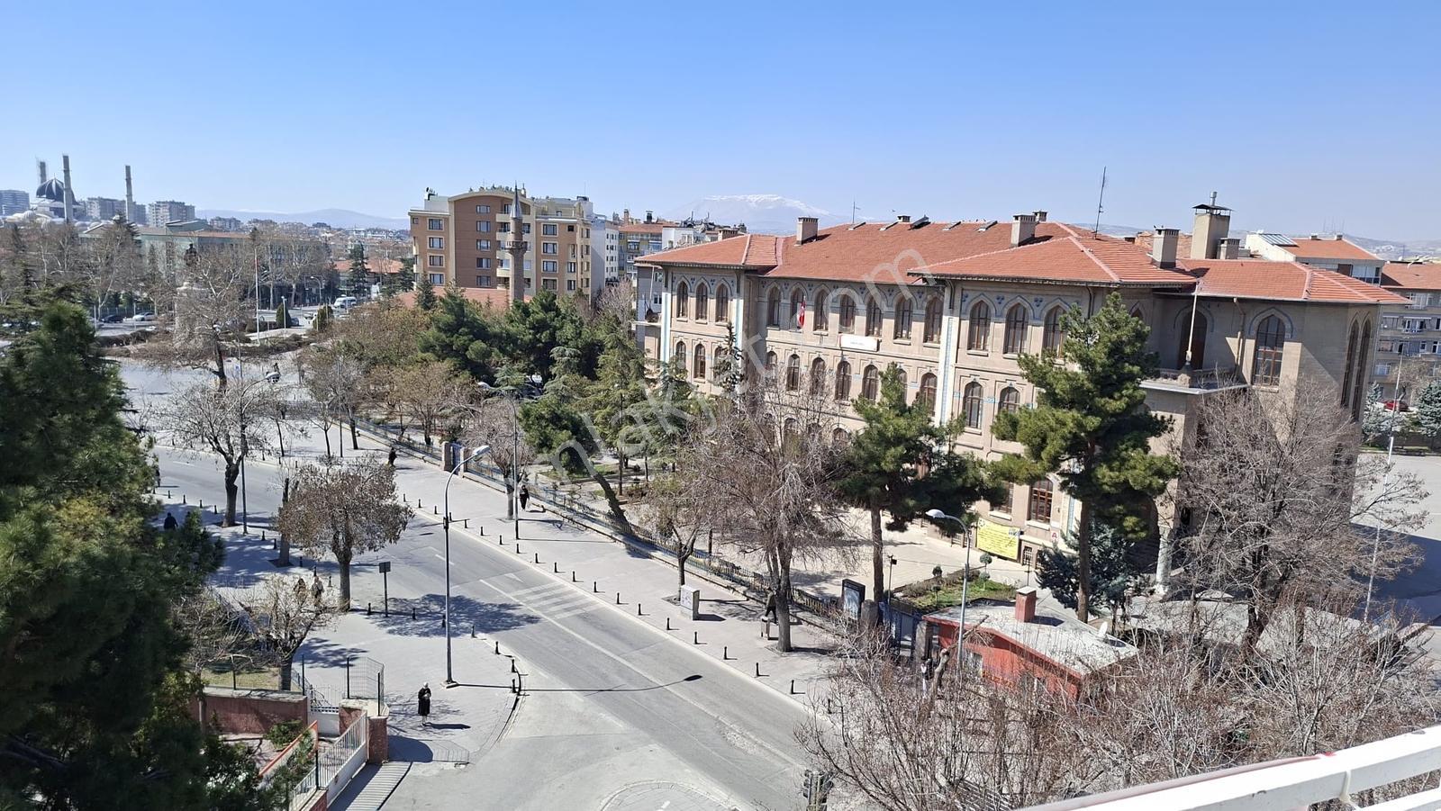 Çarşı Merkezde Gazi Lisesi Karşısı Kiralık 2+1 Daire