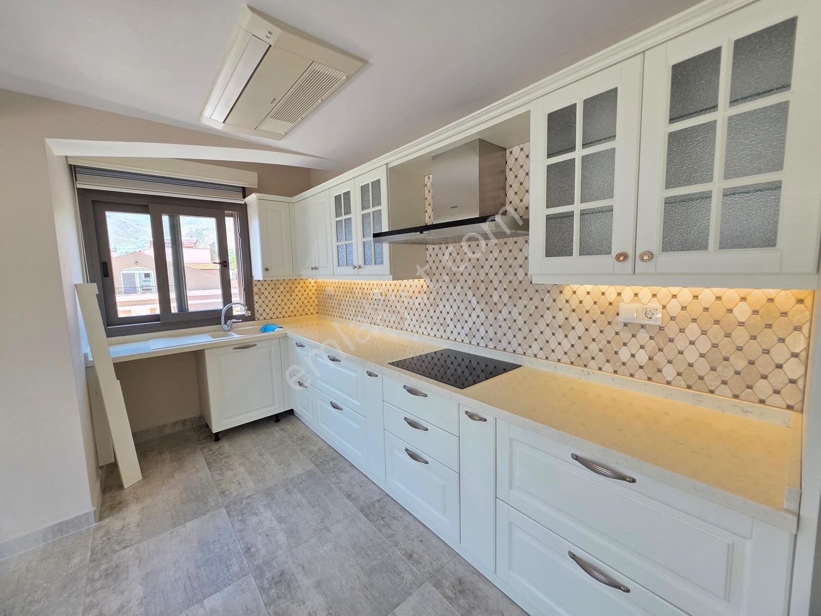 Marmaris Siteler 'de Asansörlü Full Deniz Manzaralı Kiralık 2+1 - Görsel 26