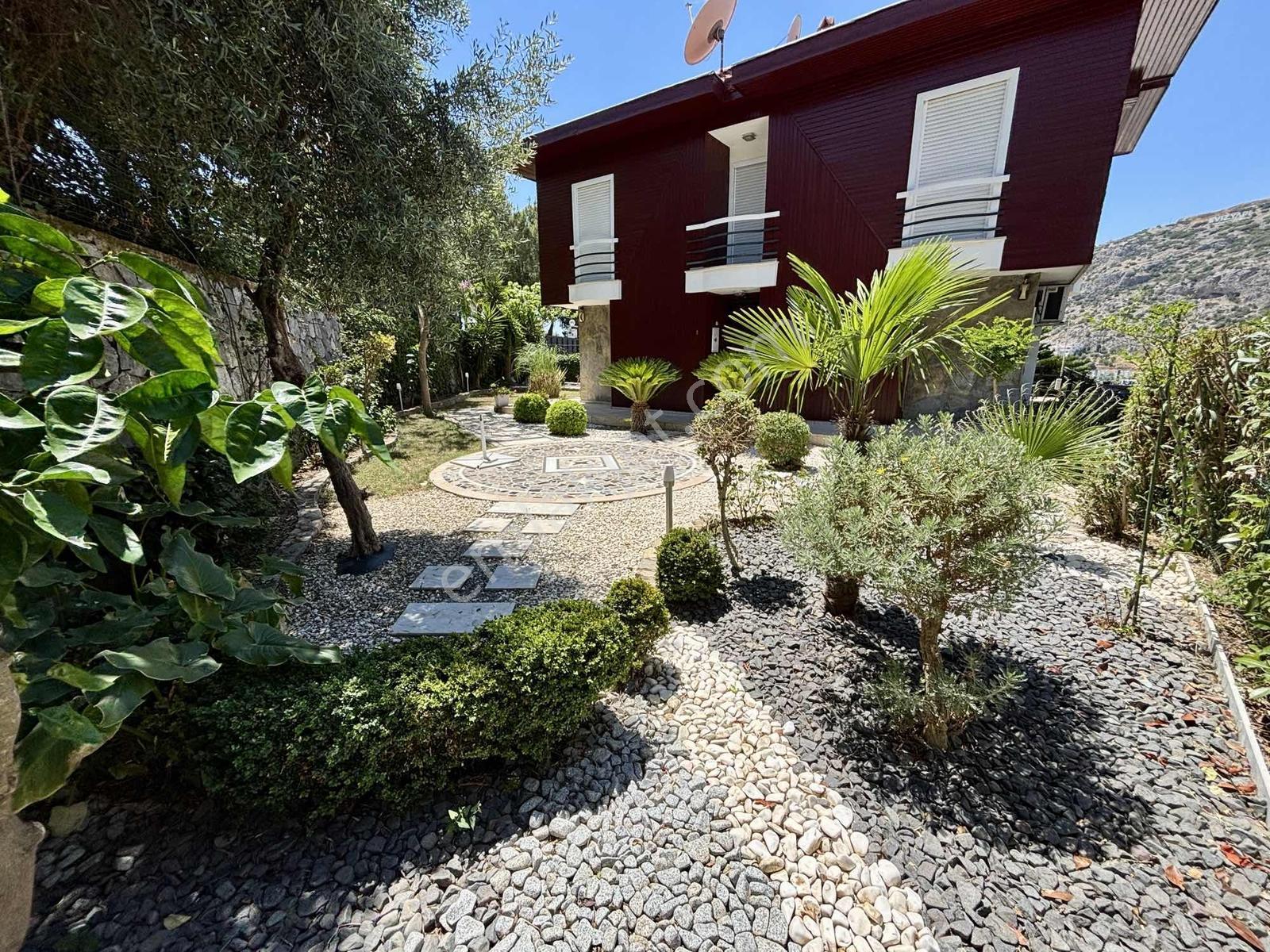 Kuşadası'nda 240m2 4+1 Eşyalı Lüks Villa - Görsel 8