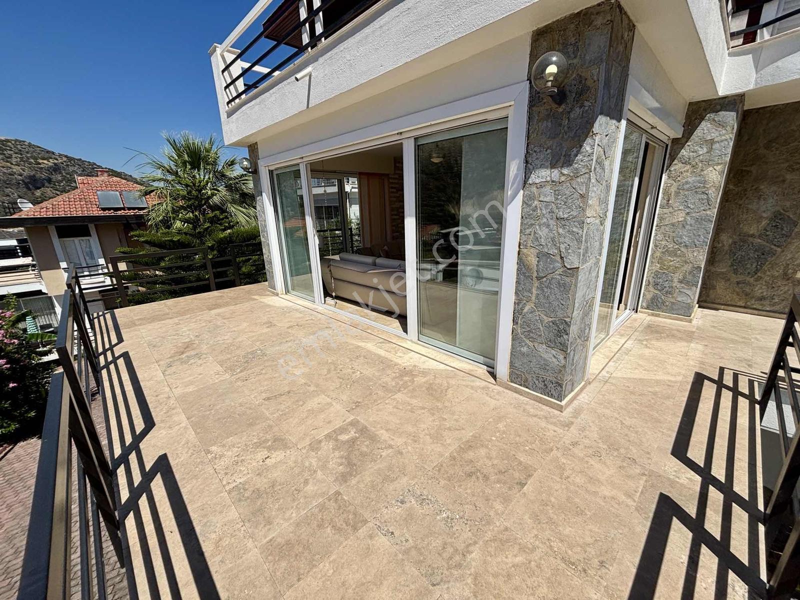 Kuşadası'nda 240m2 4+1 Eşyalı Lüks Villa - Görsel 31