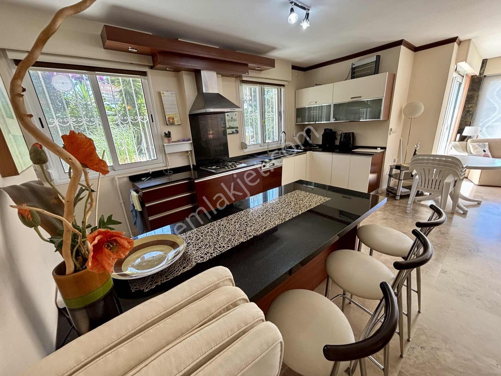Kuşadası'nda 240m2 4+1 Eşyalı Lüks Villa - Görsel 30