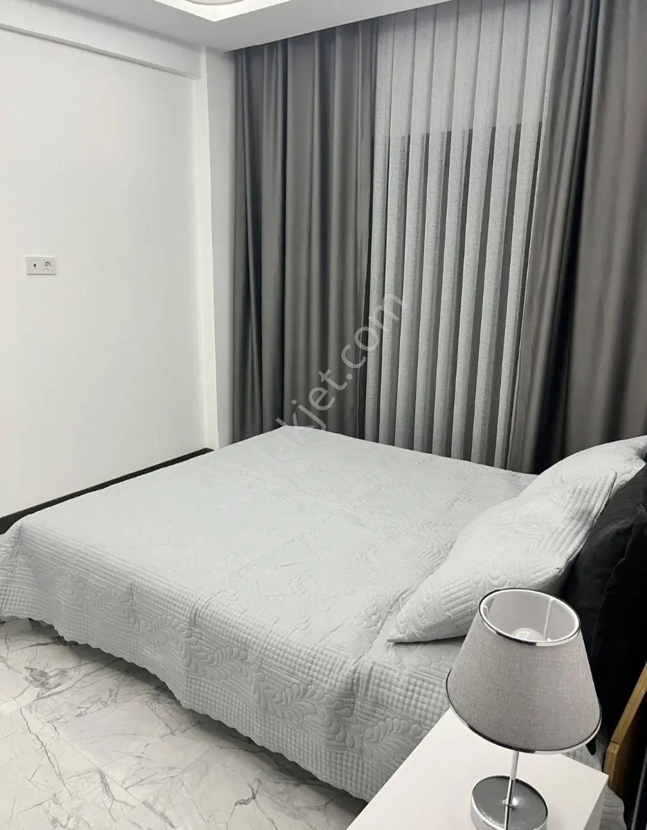 Kuşadası'nda Sahile 100 М 1+1 Temiz Eşyalı Kiralık Daire - Görsel 18