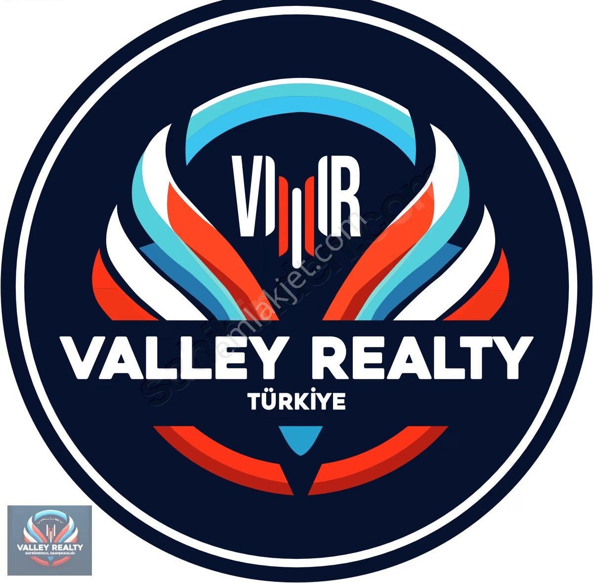 Valley'den Pazara Yakın Köşebaşı Acil Satılık Dükkan !
