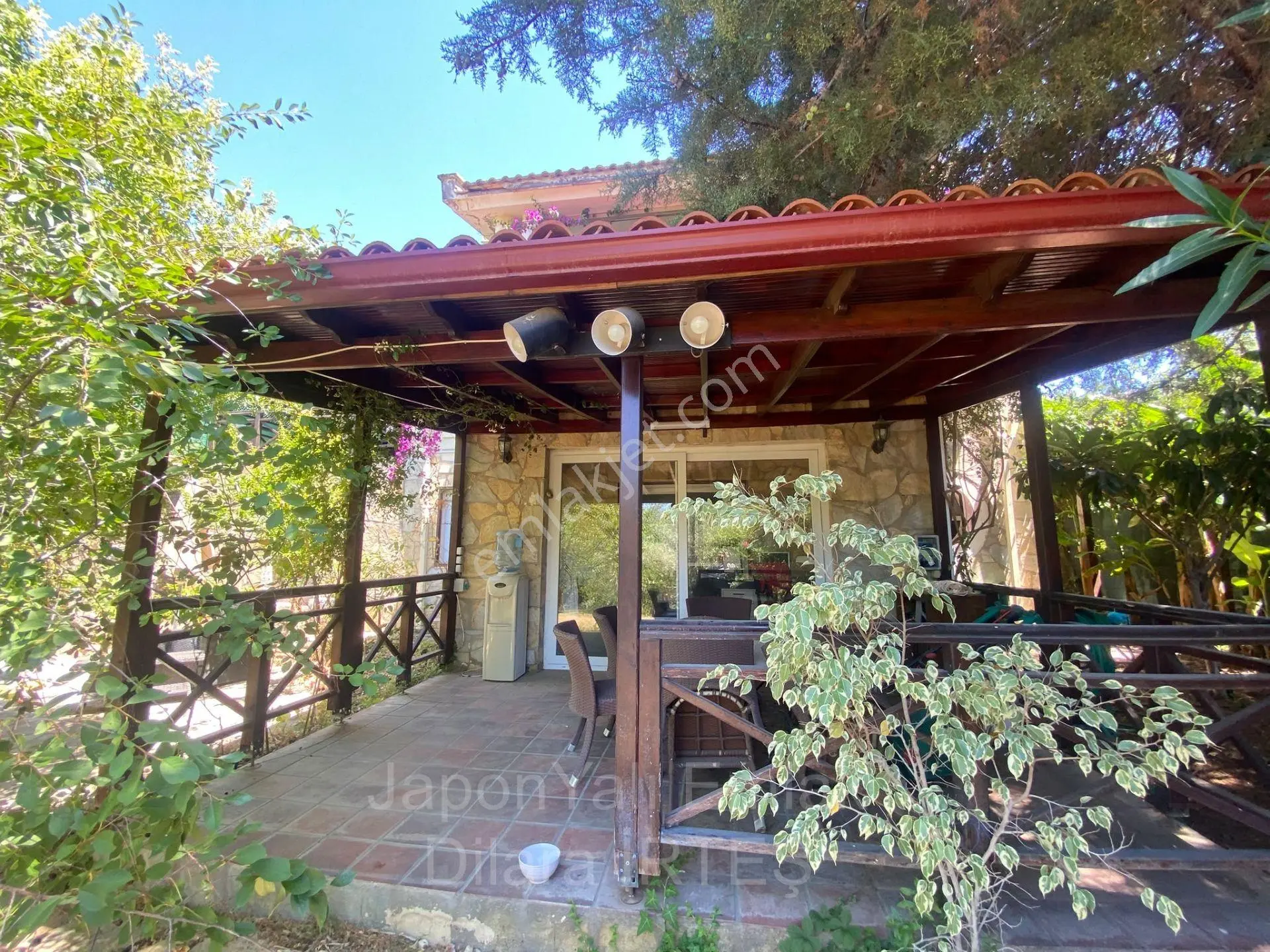 Urla Zeytinliköyde Deniz Ve Orman Manzaralı Müstakil Özel Villa