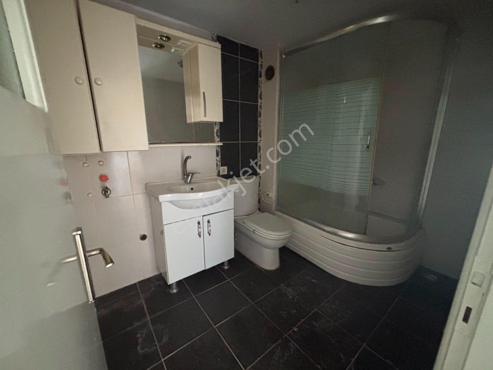 Reşatbey Mahallesi'nde 3+1 Geniş Kiralık Daire - Görsel 18