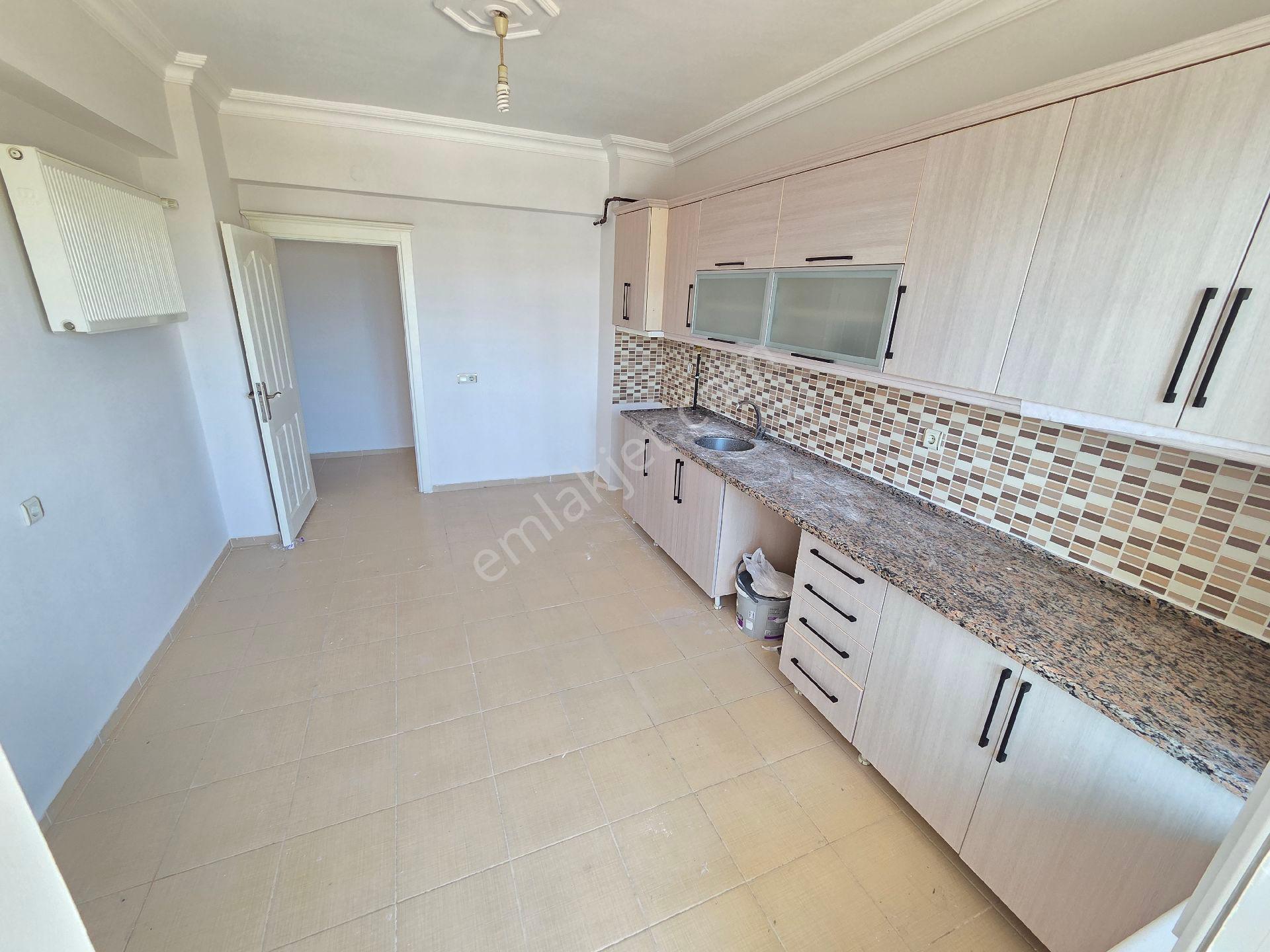 Antalya Konyaaltı Uncalı Mahallesi'nde Merkezi Konumda Ara Katta Doğalgaz Kombili Kiralık 3+1 Daire - Görsel 18