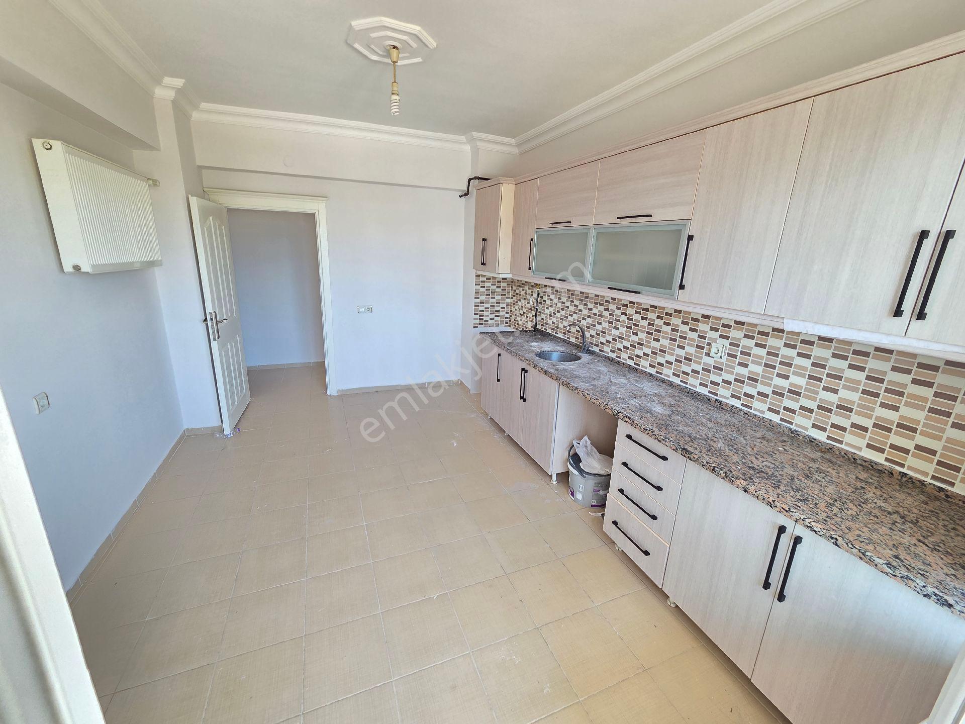 Antalya Konyaaltı Uncalı Mahallesi'nde Merkezi Konumda Ara Katta Doğalgaz Kombili Kiralık 3+1 Daire - Görsel 19
