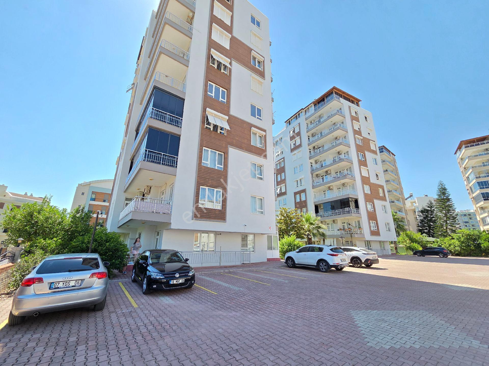 Antalya Konyaaltı Uncalı Mahallesi'nde Merkezi Konumda Ara Katta Doğalgaz Kombili Kiralık 3+1 Daire - Görsel 33