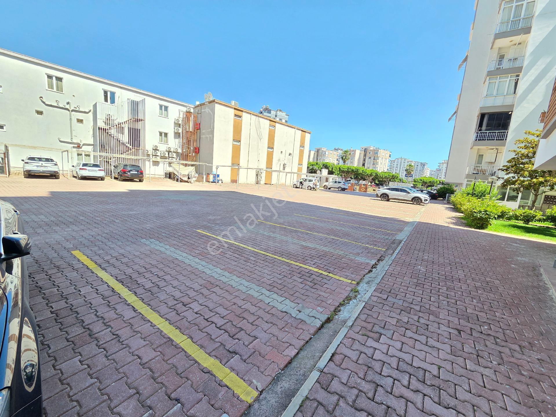 Antalya Konyaaltı Uncalı Mahallesi'nde Merkezi Konumda Ara Katta Doğalgaz Kombili Kiralık 3+1 Daire - Görsel 34