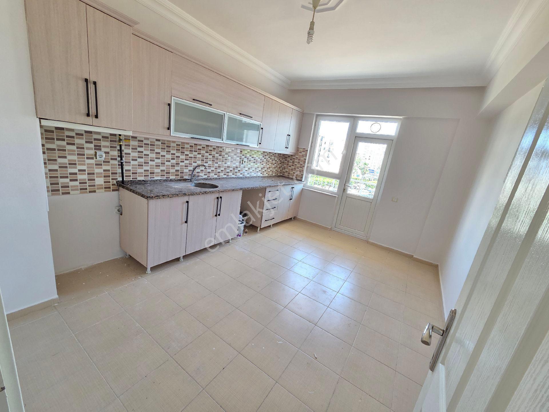Antalya Konyaaltı Uncalı Mahallesi'nde Merkezi Konumda Ara Katta Doğalgaz Kombili Kiralık 3+1 Daire - Görsel 17