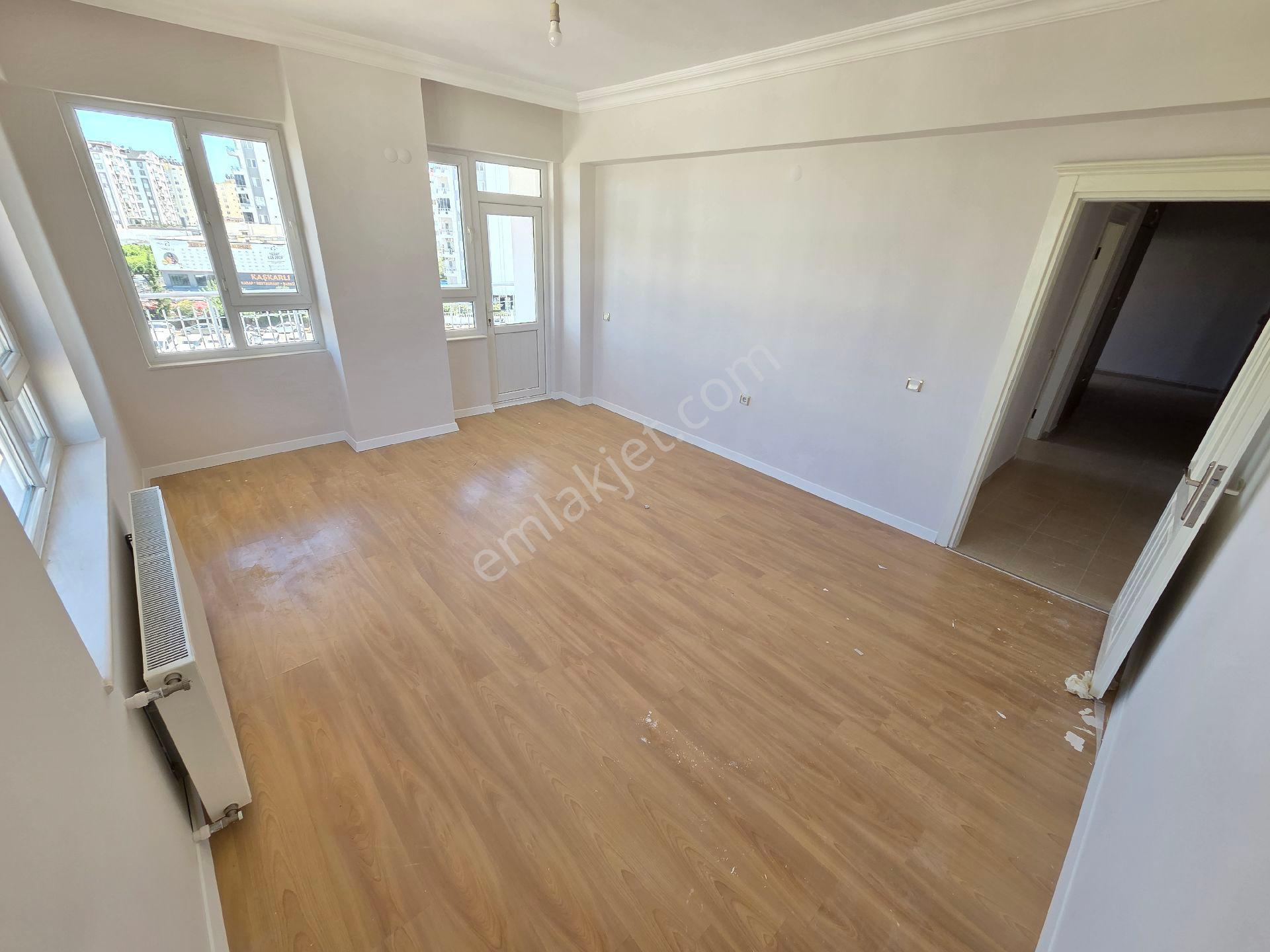 Antalya Konyaaltı Uncalı Mahallesi'nde Merkezi Konumda Ara Katta Doğalgaz Kombili Kiralık 3+1 Daire - Görsel 22