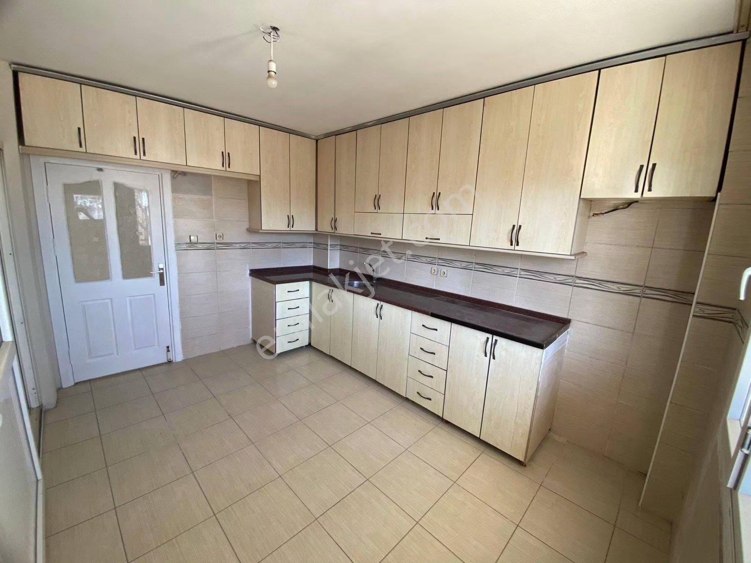 İsmetpaşa’da Kaçırılmayacak Fırsat! Geniş Oturumlu 4+1 Müstakil Kiralık Ev - Görsel 12