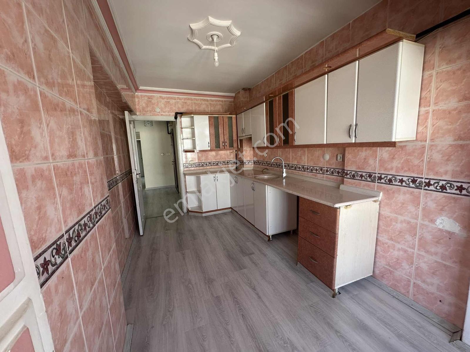 Turyap'tan Yunus Emre Cad Üzerinde Kiralık 3+1 - Görsel 3