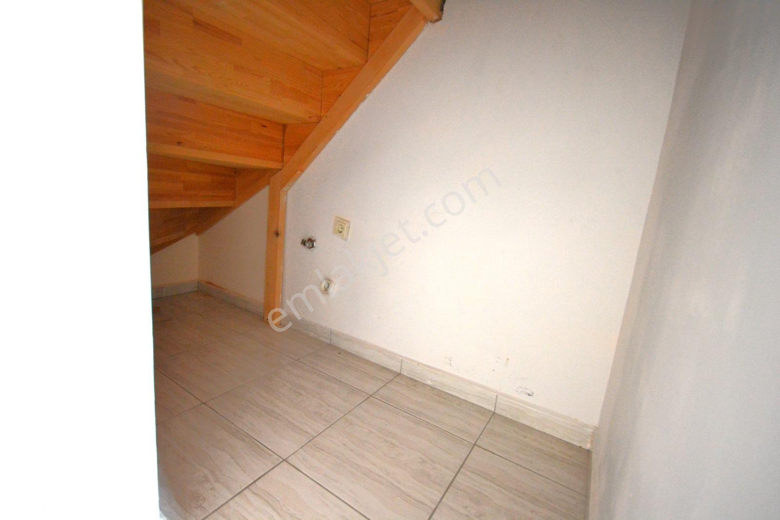 Kiralık Çatı Dubleks Daire 2+1 Asansör Çalışmıyor 80 M2 İskanlı - Görsel 18