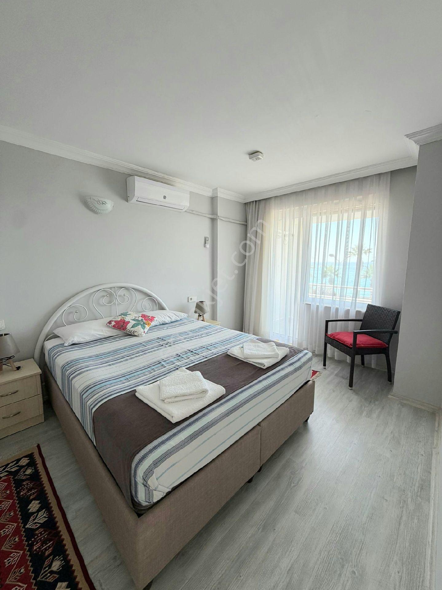 Kuşadası Marinada Denize Sıfır Aylık,sezonluk(3ay) Kiralık 1+1 Eşyalı Daire - Görsel 3
