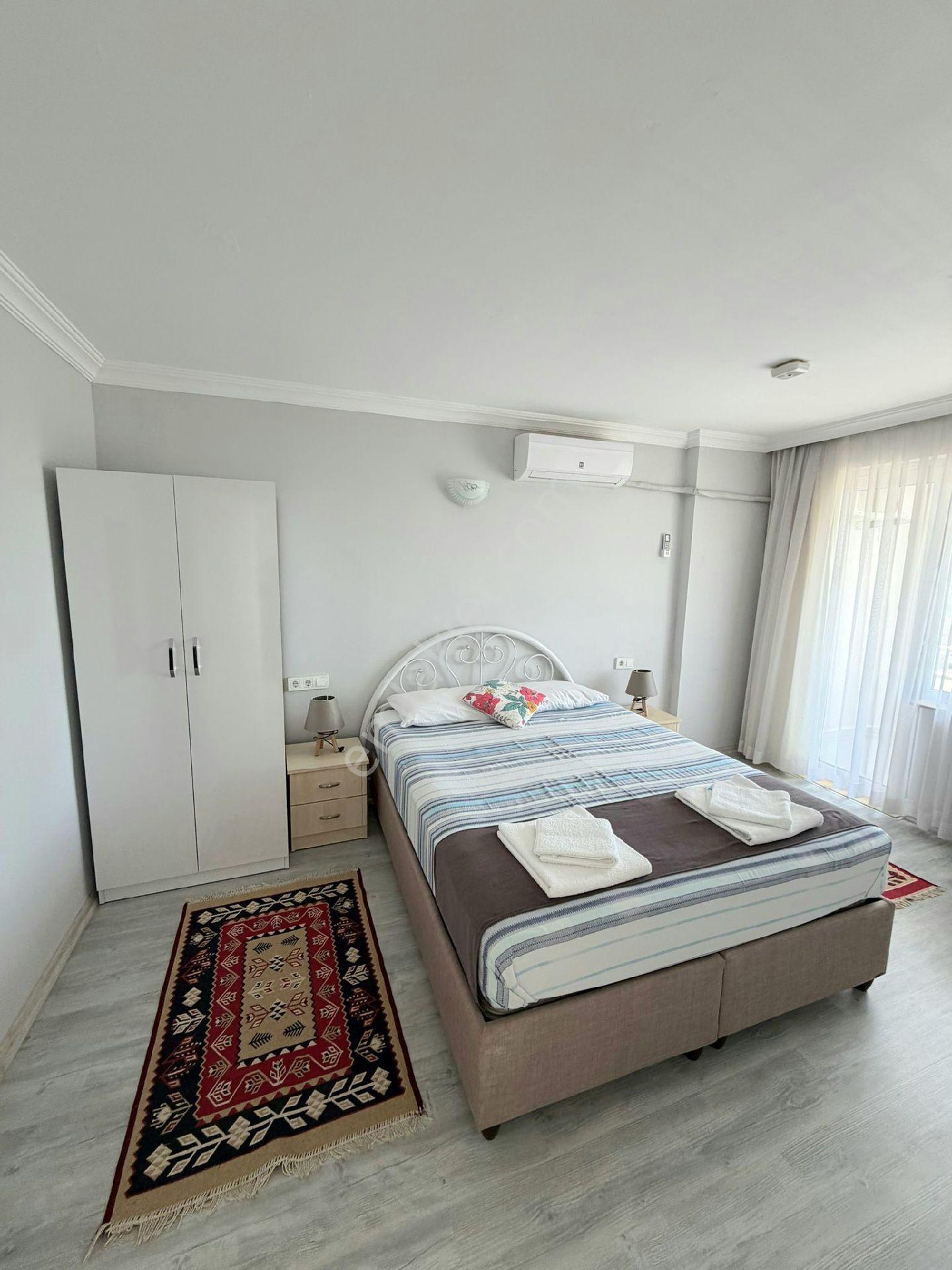 Kuşadası Marinada Denize Sıfır Aylık,sezonluk(3ay) Kiralık 1+1 Eşyalı Daire - Görsel 4