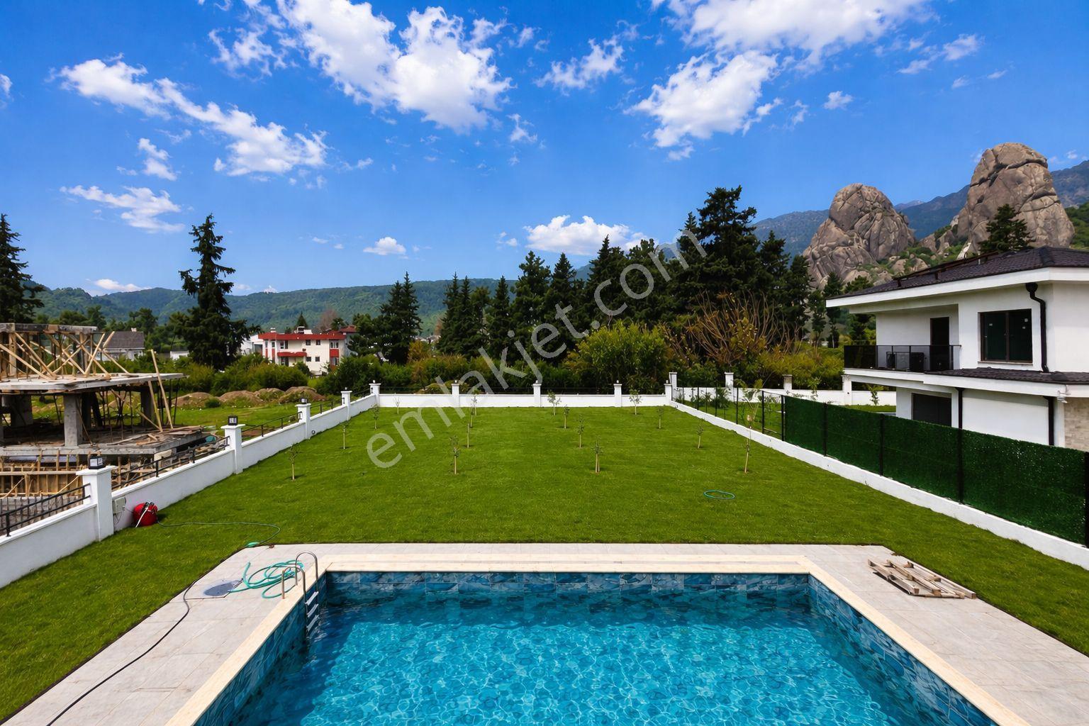 Kemerde 1176 M² Arsa Üzerinde Satılık Villa. ! - Görsel 4