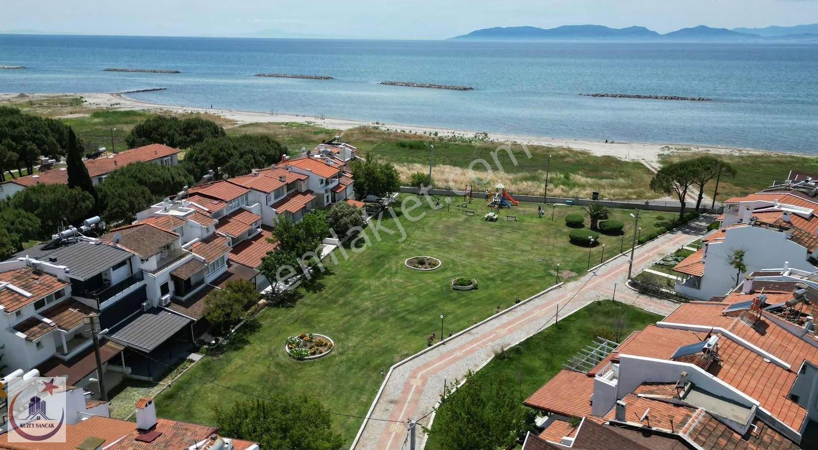 Kuzey Sancaktan Altınova Sahilde Satılık Villa