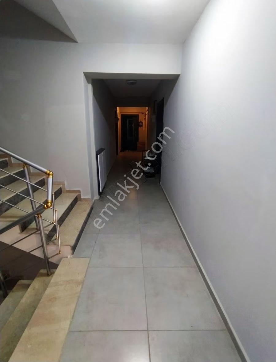 Tramvay Durağına 5 Dk Geniş Eşyalı Daire - Görsel 13