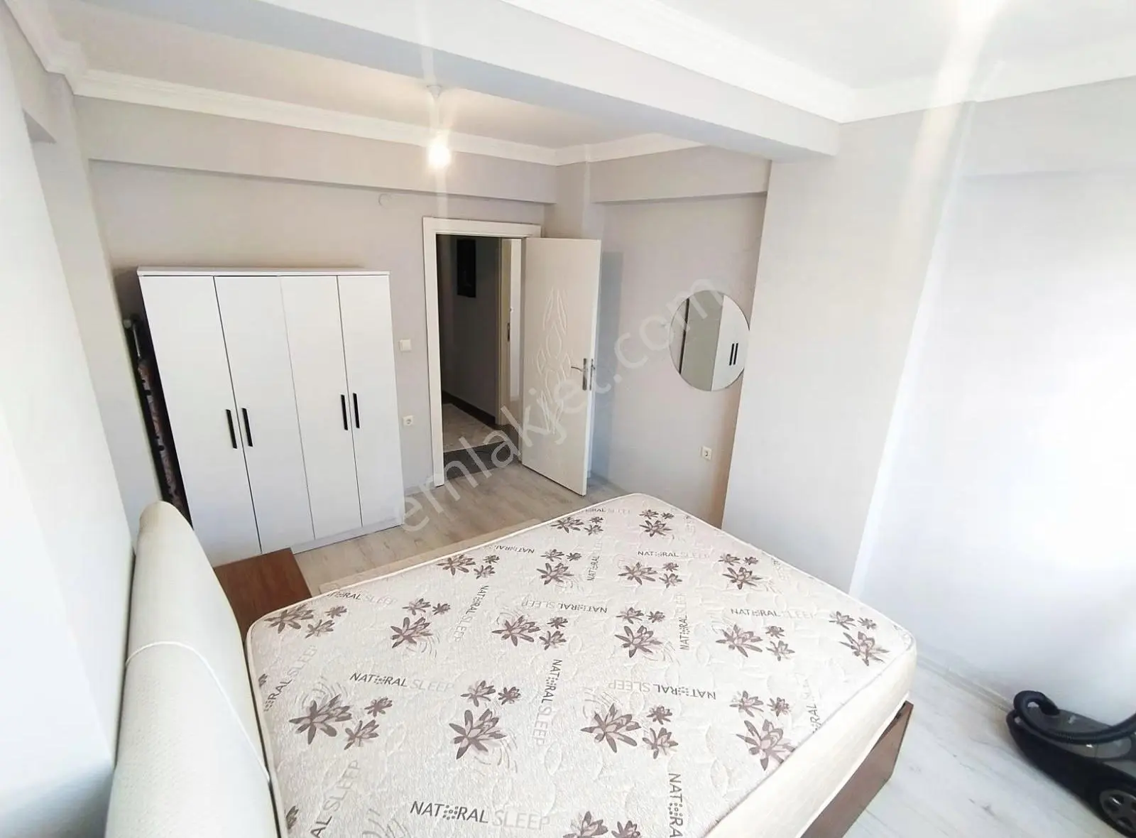 Tramvay Durağına 5 Dk Geniş Eşyalı Daire - Görsel 4