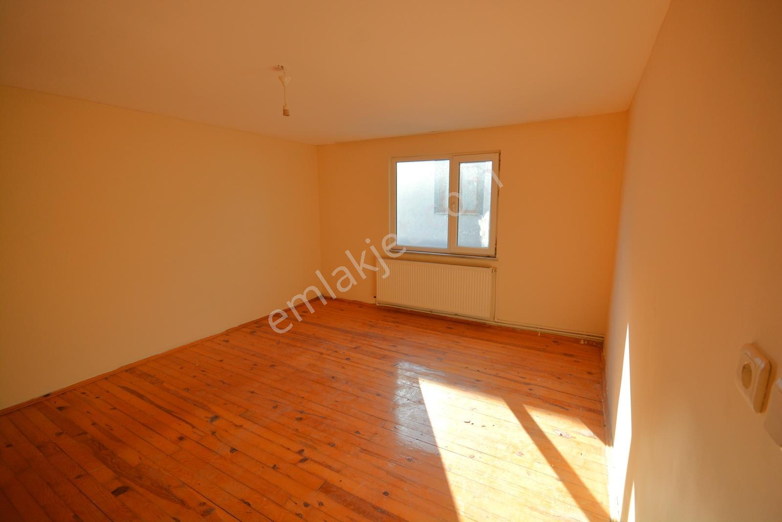 Kiralık Daire 4+1 Üst Kat 120 M2 Konumu Güzel Asansör Yok - Görsel 13