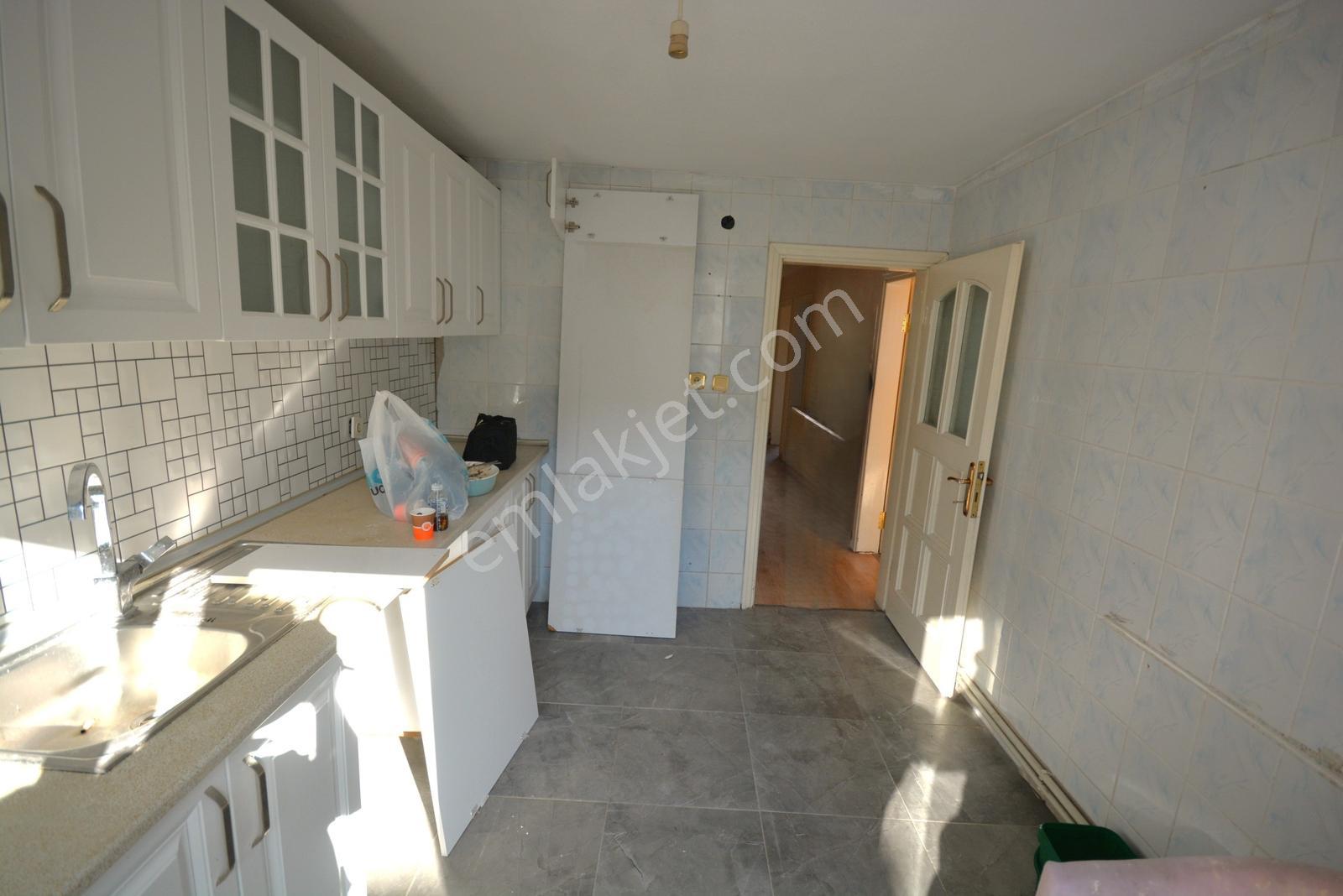 Kiralık Daire 4+1 Üst Kat 120 M2 Konumu Güzel Asansör Yok - Görsel 24