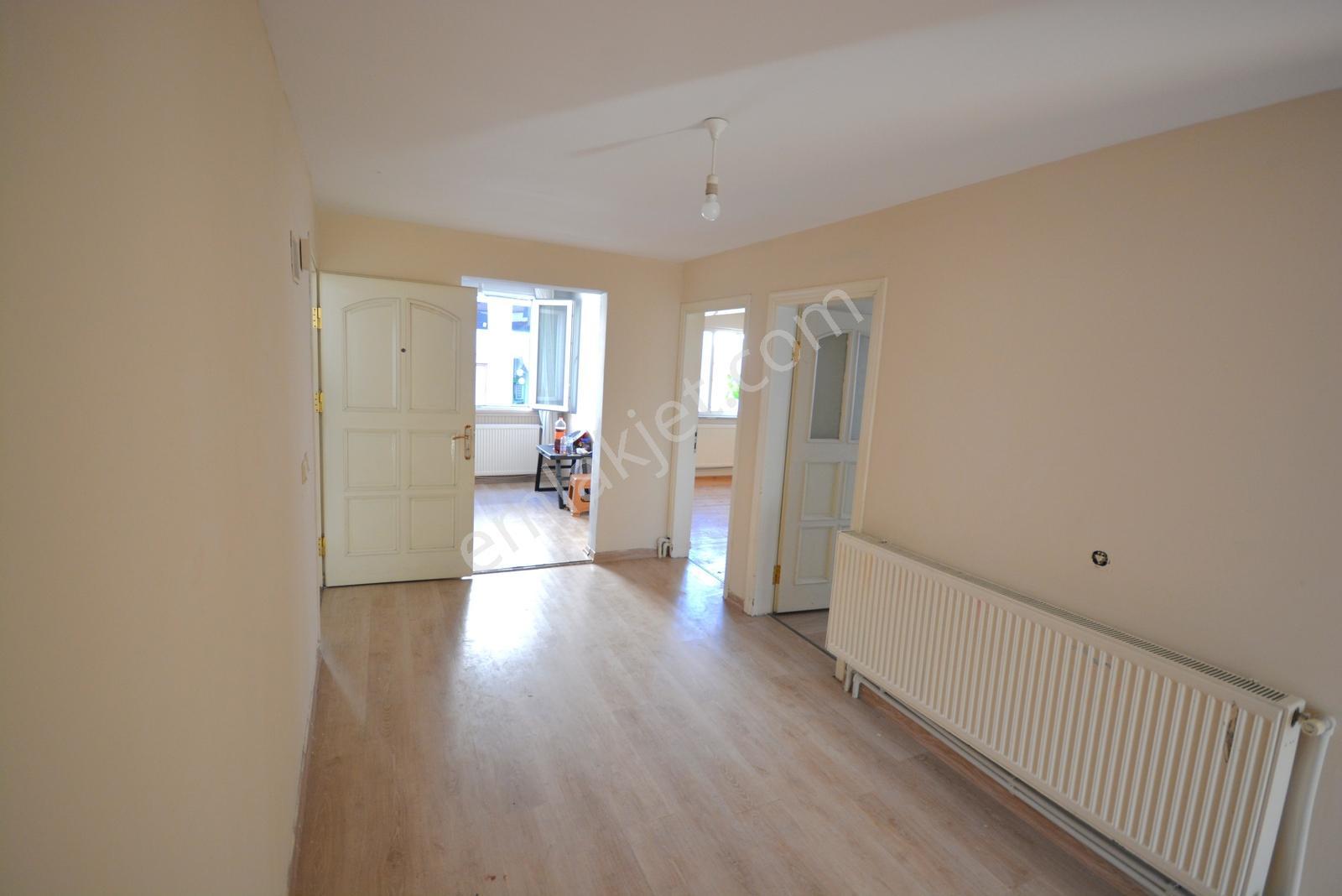 Kiralık Daire 4+1 Üst Kat 120 M2 Konumu Güzel Asansör Yok - Görsel 6