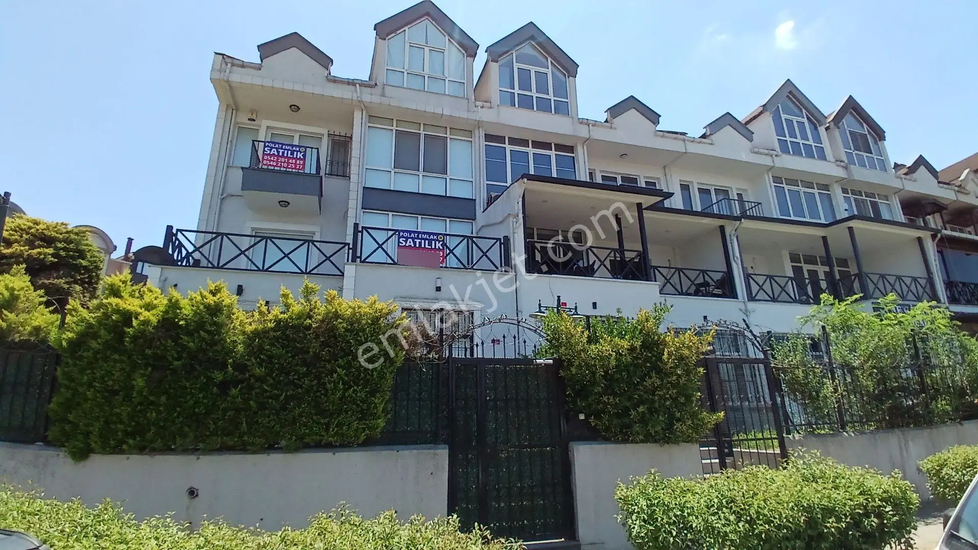 Polat Emlak...site İçerisinde, Tamamen Yenilenmiş Köşe Villa