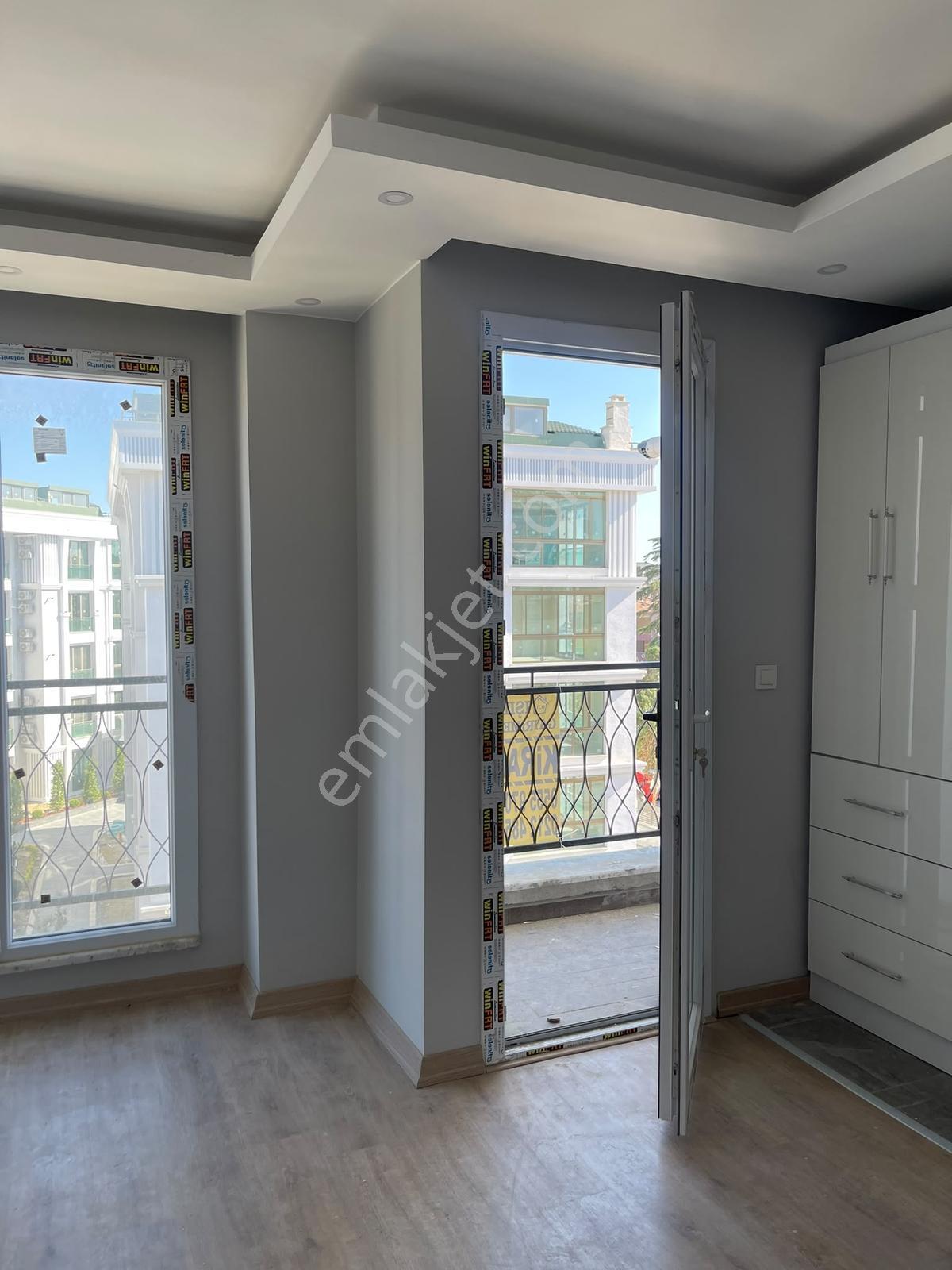 Büyükçekmece Denize 350 Mt Kiralık Ara Kat Asansörlü Sıfır 2+1 - Görsel 25