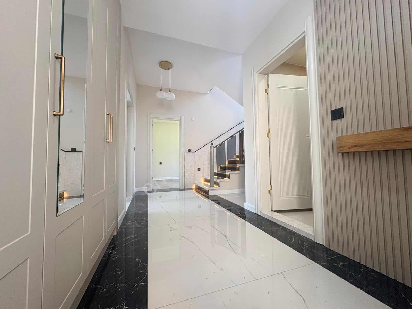 Avcı'dan Güre'de Tam Müstakil 350m2 Arsalı Villa - Görsel 2