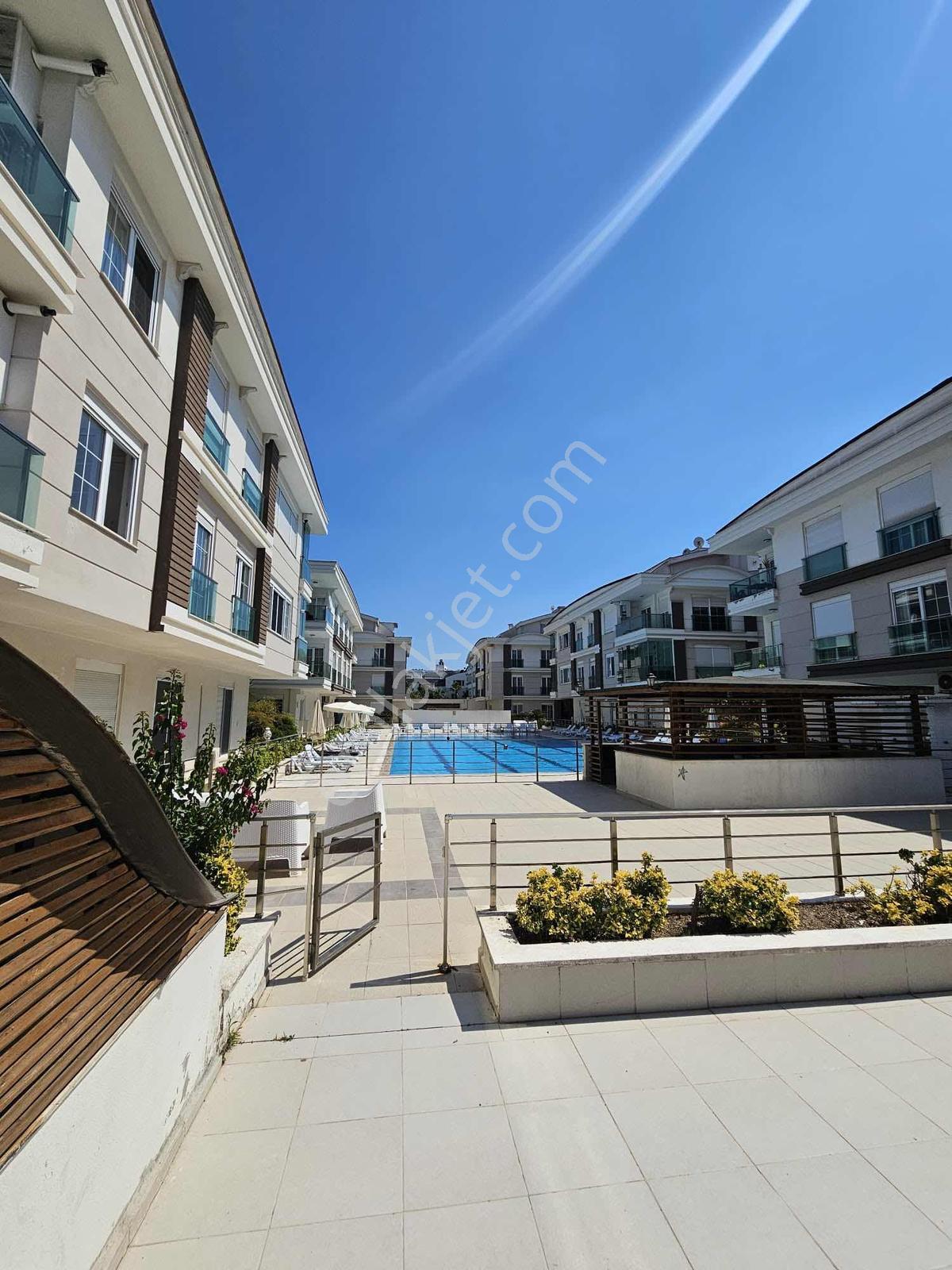 Güzeloba Havuzlu K.otoparklı 7/24 Güvenlik 2+1 Bahçe Katı