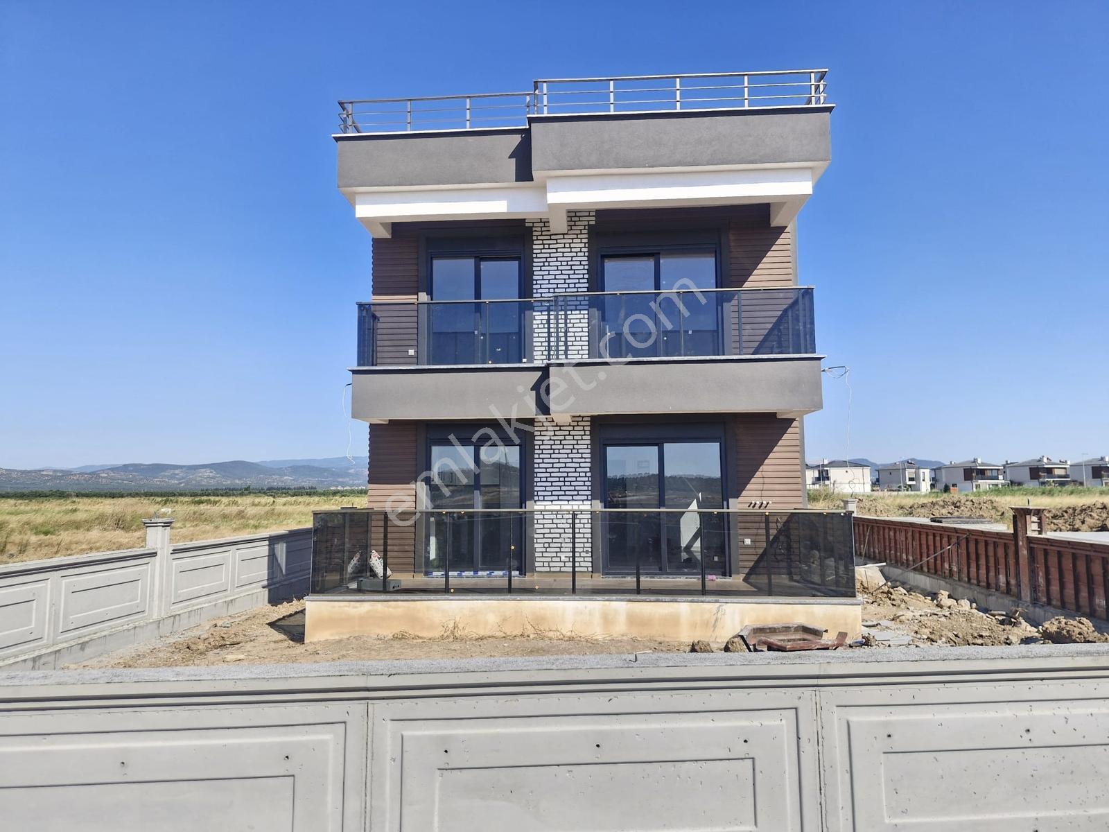 Huzur'dan Deniz Manzaralı Ultra Lüx Kaliteli Satılık Villa - Görsel 7