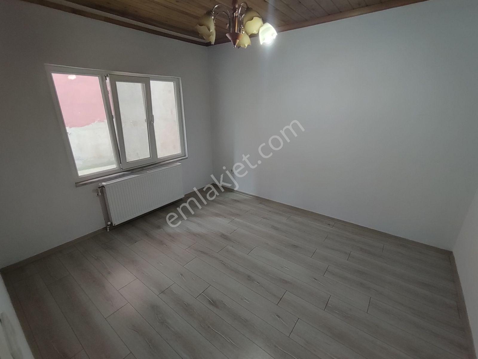 Altıparmakta 1+1 Kiralık Daire - 3 Yıllık Bina