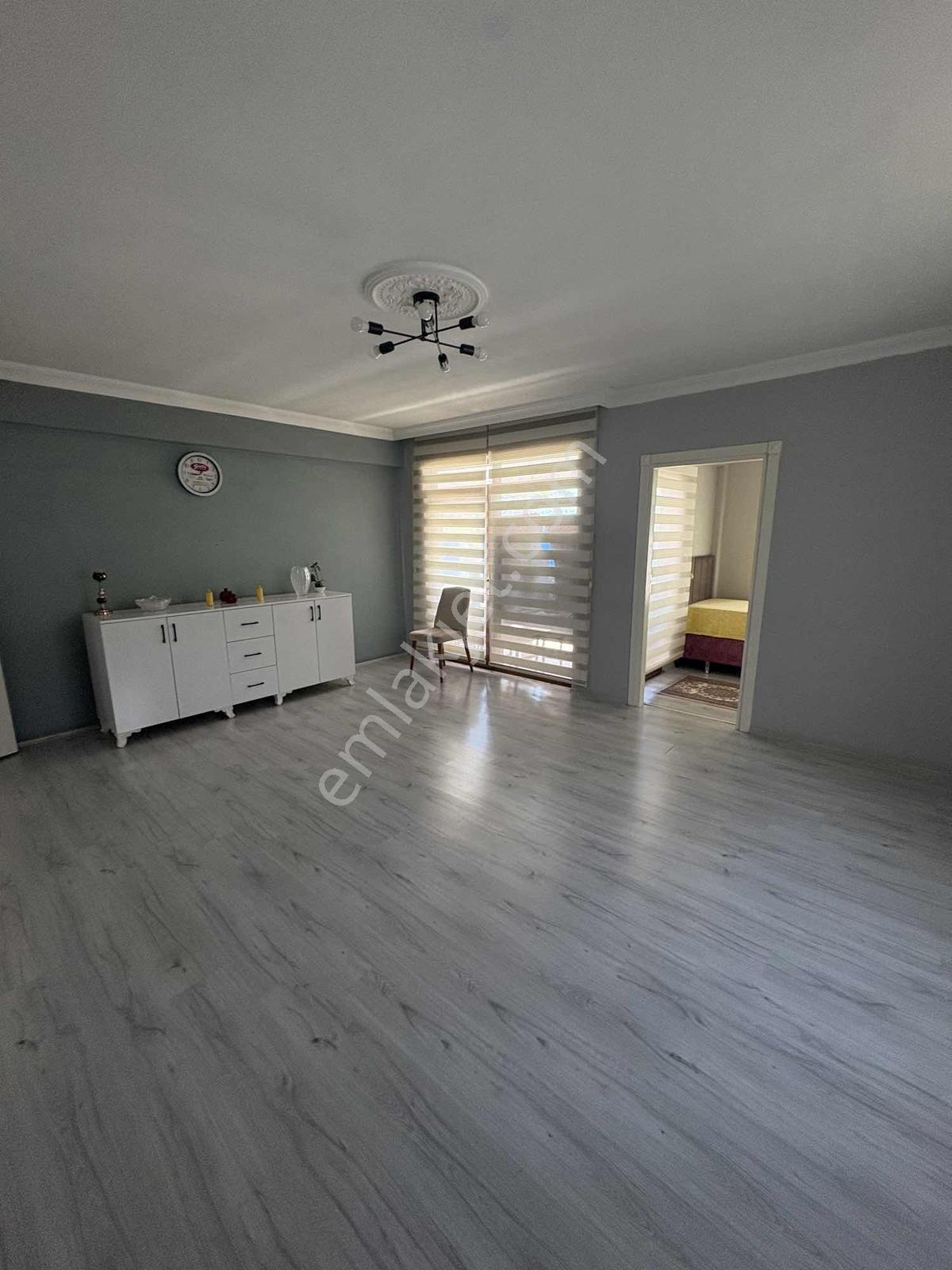 Erenler'de 285 M2 Arsa İçerisinde Çift Daireli Müstakil Ev - Görsel 4
