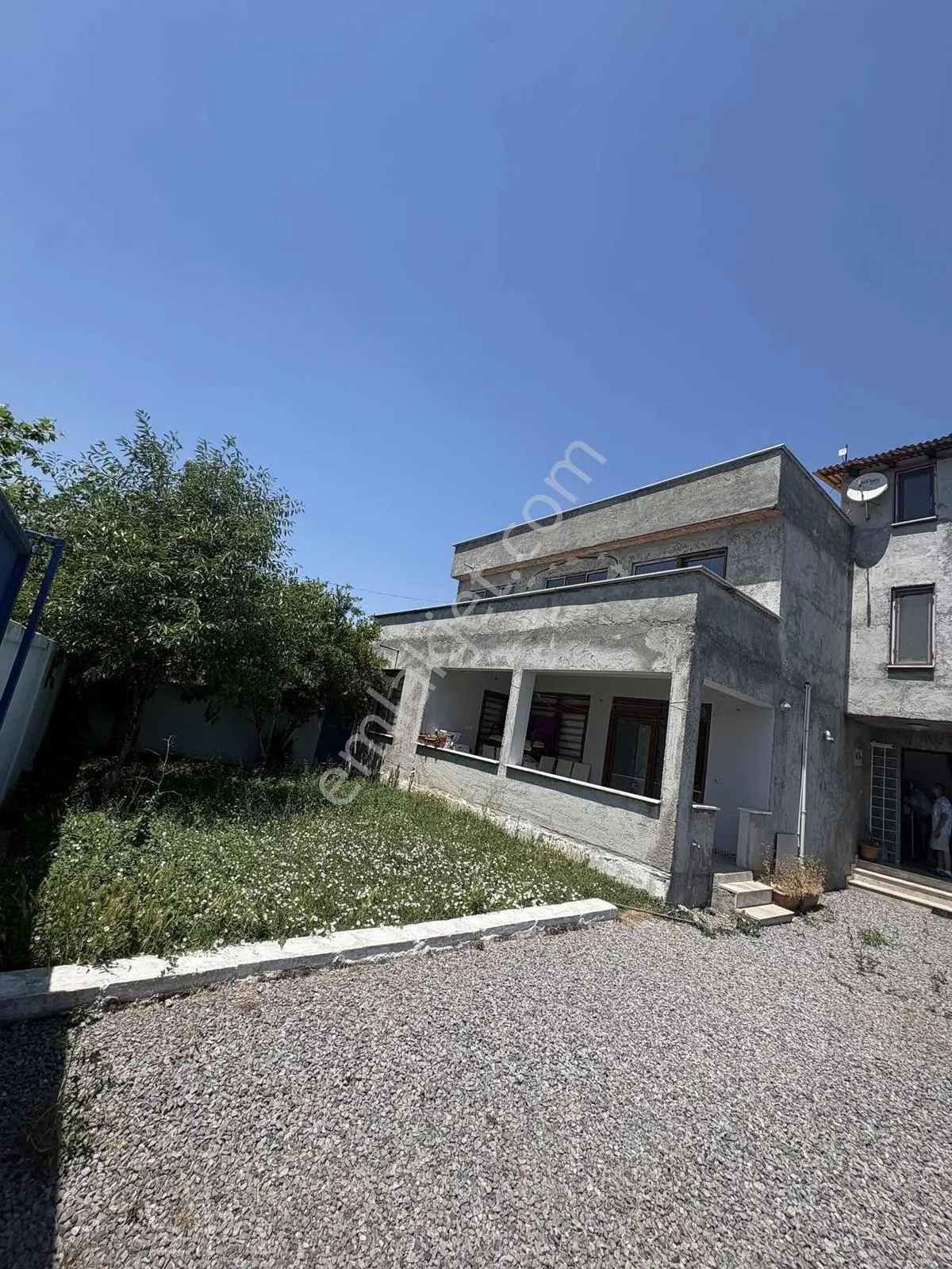 Erenler'de 285 M2 Arsa İçerisinde Çift Daireli Müstakil Ev