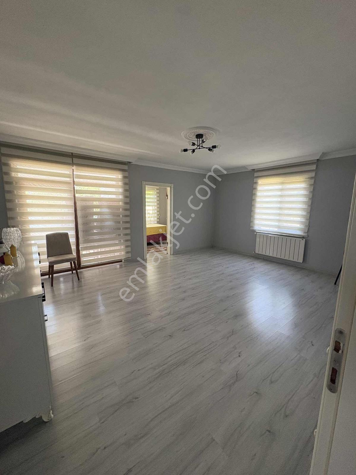 Erenler'de 285 M2 Arsa İçerisinde Çift Daireli Müstakil Ev - Görsel 7