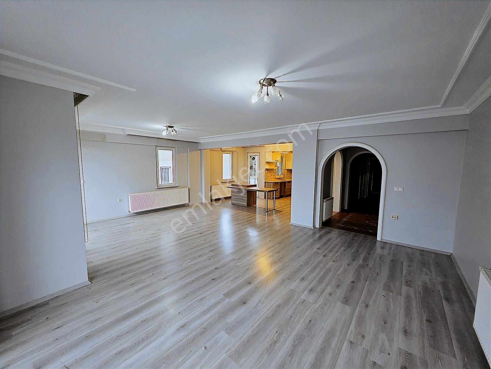 İzmit Kuruçeşme'de Havuzlu, Otoparklı,site İçi,satılık 4+1 Daire - Görsel 13