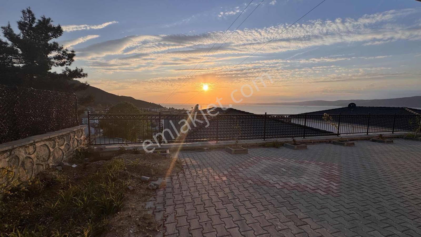 Köprü Ve Deniz Manzaralı Sıfır Satılık İkiz Villa - Görsel 19